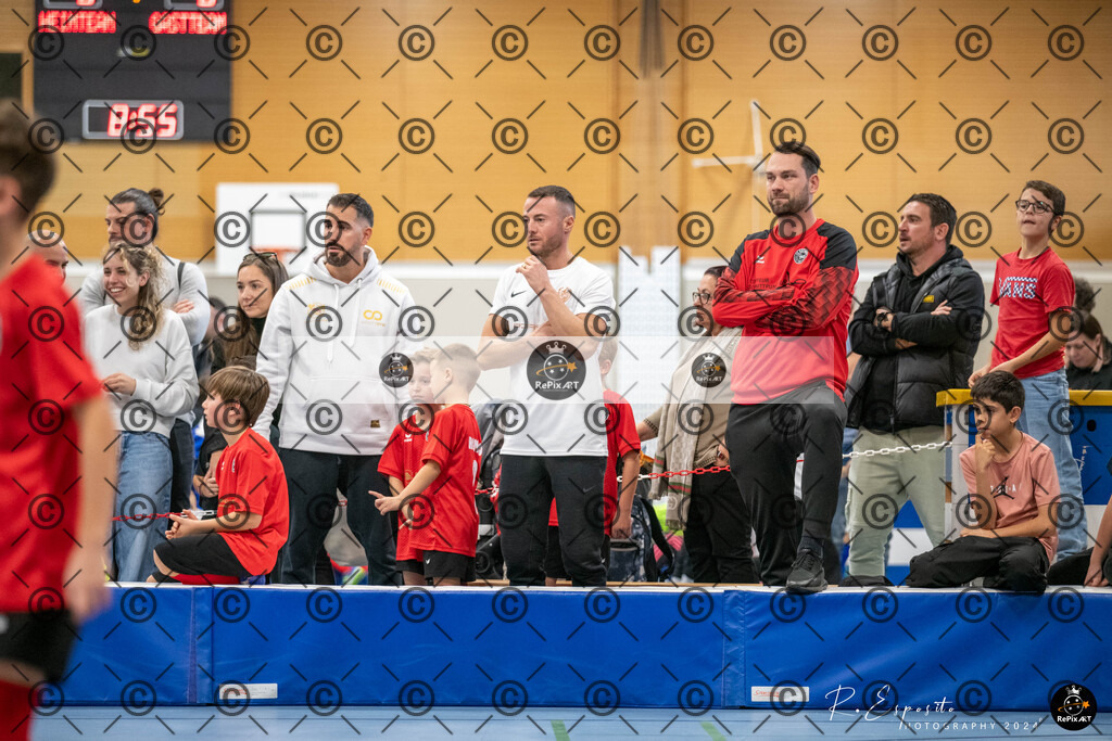 20241124_FCR-Hallenturnier-F2_2_032 | Sport und Naturfotografie von Roberto Esposito zeigt echte Momente Bewegung und die Schönheit der Natur. Ausdrucksstarke Bilder schaffen Emotionen.