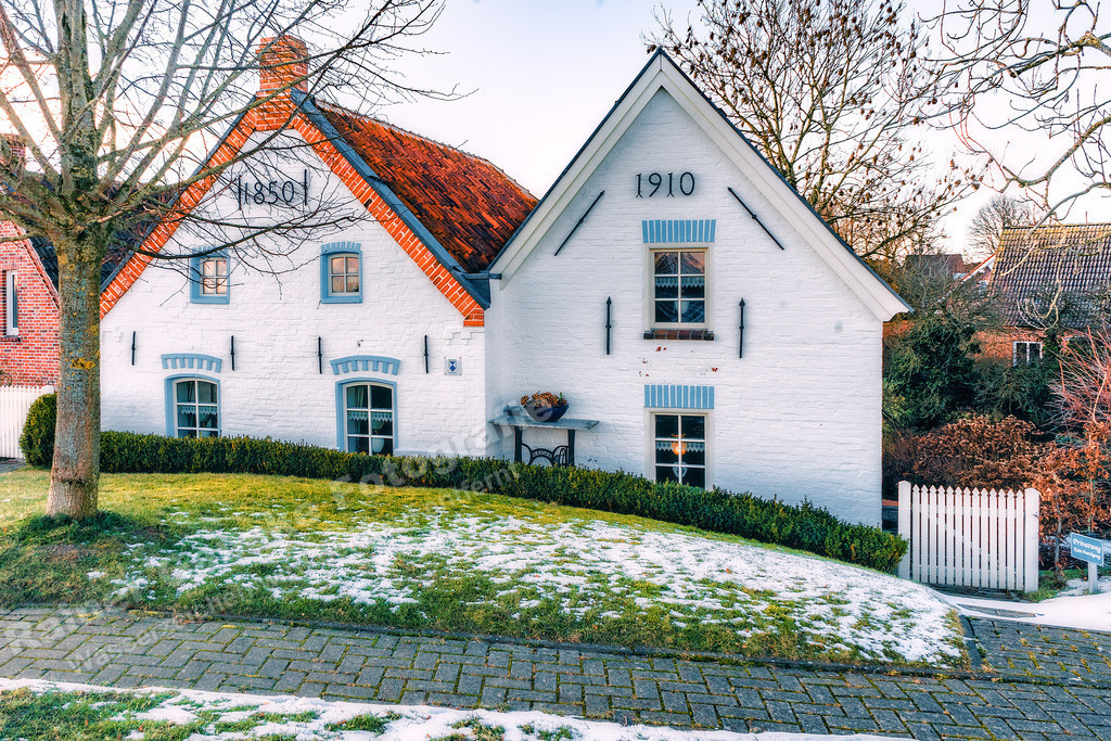 004 Greetsiel Schnee - 12-02-2021 -R Ganske | Onlineshop mit Bildern von Stränden, Häfen und Meer. Leinwände, Poster, Kalender und andere Materialien erhältlich. Kommerzielle Lizenzen möglich.  - Realisiert mit Pictrs.com