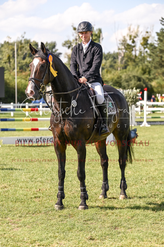 Schugtsche-Düren.2024-10.Springprf.M_-82 | Schugtsche Fotografie - Realisiert mit Pictrs.com