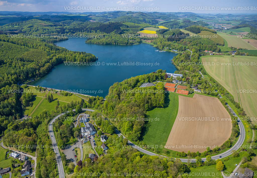 Meschede230500875 | Luftbild, Hennesee Talsperre, Stausee im Arnsberger Wald, Welcome Hotel Meschede/Hennesee, Berghausen, Meschede, Sauerland, Nordrhein-Westfalen, Deutschland