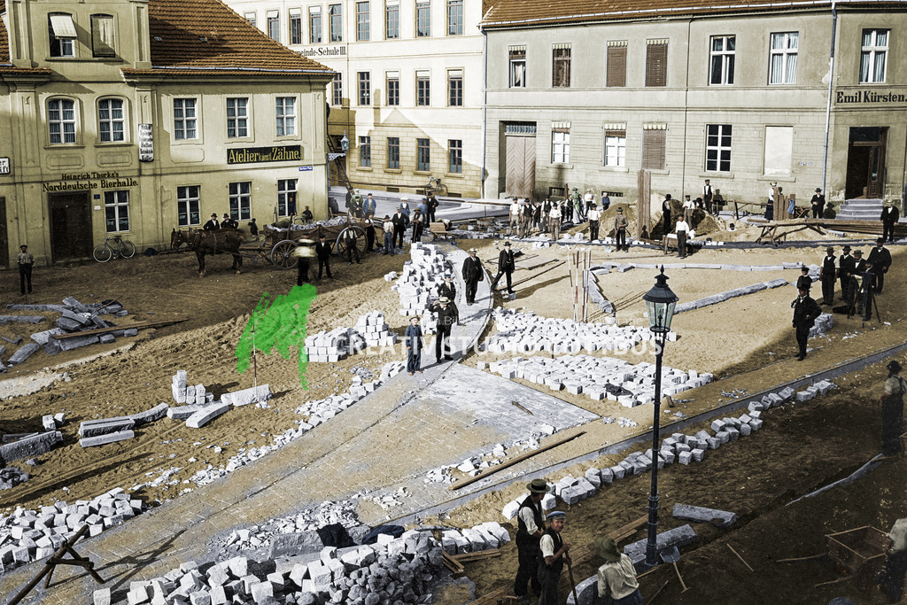 1905 Berliner Platz Ecke Wallstraße | Cottbuser Ansichten im neuen Gewand. Alte Fotos von schwarz-weiß in Farbe. - Realisiert mit Pictrs.com