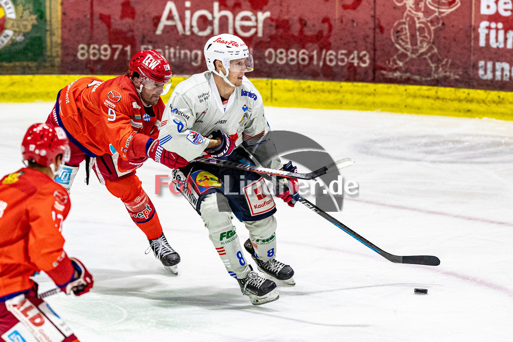 EC Peiting vs Heilbronner Falken | Eishockey Oberliga Süd 2023/2024, EC Peiting vs Heilbronner Falken,
Duell zwischen Pontus WERNERSON LIBÄCK (HNF 8) und Brett OUDERKIRK (ECP 9),
2023-10-06 in Peiting (Eisstadion)
8 Pontus WERNERSON LIBÄCK (HNF 8), 9 Linus WERNERSON LIBÄCK (HNF 9)
Copyright: WolfgangxLindner foto-lindner.de