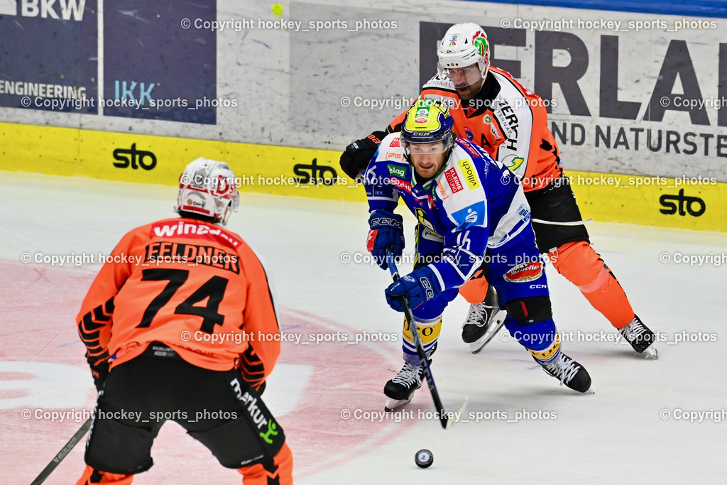EC IDM WÄRMEPUMPEN VSV vs. MOSER MEDICAL GRAZ99ERS | #74 Nico Feldner Graz 99ers, #16 Kevin Hancock EC VSV, #13 Michael Schiechl Graz 99ers, EC IDM WÄRMEPUMPEN VSV vs. MOSER MEDICAL GRAZ99ERS, EC IDM WÄRMEPUMPEN VSV vs. MOSER MEDICAL GRAZ99ERS am 12.03.2026 in Villach (Stadthalle Villach), Austria, (Photo by Bernd Stefan)