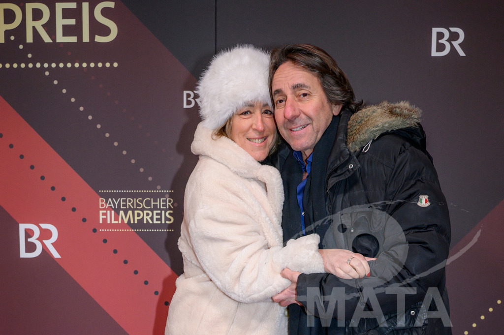 _DWI5418 | Dieter Landuris mit Ehefrau Natascha Landuris bei der Verleihung des 47. Bayerischen Filmpreises 2026  im Prinzregententheater. München, Deutschland. Der Bayerische Filmpreis wird seit 1979 von der Bayerischen Staatsregierung verliehen, um die Bedeutung des Kinofilms als Kulturgut herauszustellen - Realisiert mit Pictrs.com