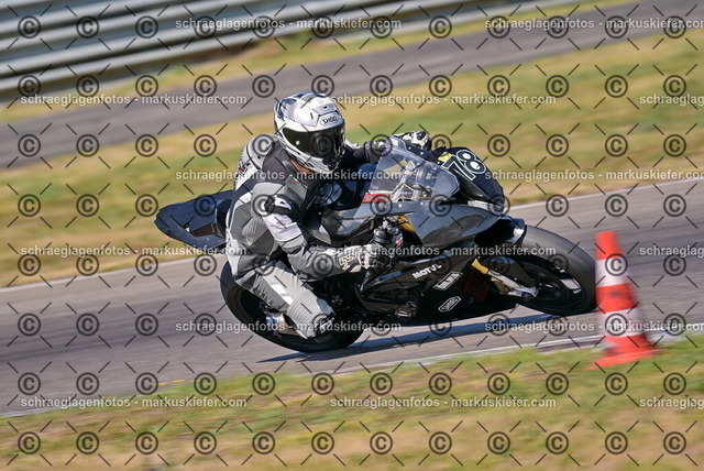 26bt05-0330 | markuskiefer.com - Realisiert mit Pictrs.com