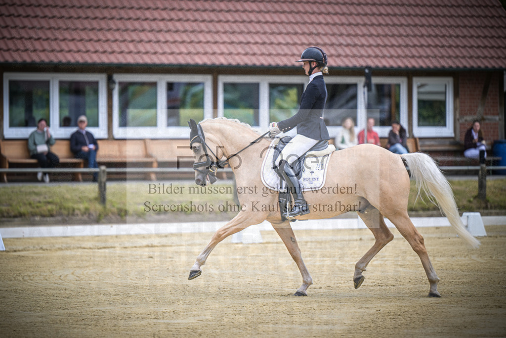 DOS_5222 | Entdecke hochwertige Reitturnierfotos von Foto Oger. Professionell, emotional und authentisch – jetzt Lieblingsmomente im Shop bestellen.Deutschlandweite Turnierfotografie. - Realisiert mit Pictrs.com