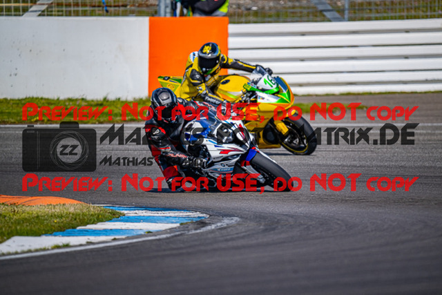 MaZZes_FotoMatrix_230410_6356 | WEISS