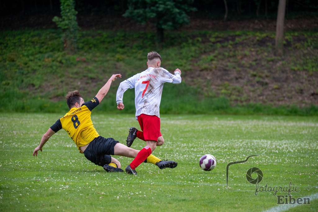 1. FC Ohmstede-SVE Wiefelstede | Herren Kreispokalfinale Jade-Weser-Hunte; 1.FC Ohmestede (gelb) - SVE Wiefelstede (weiß) am 16.06.2024; in Obenstrohe (Plaggenkrugstraße), Photo: Philip Eiben 2024 - Realized with Pictrs.com
