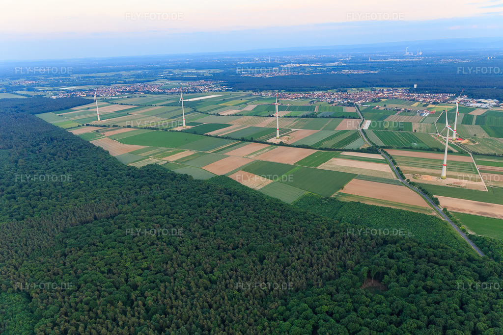 Luftbild: Hatzenbühler Windpark nach Fertigstellung in Herxheim bei Landau im Bundesland Rheinland-Pfalz in Deutschland. Foto: IMG_100631.jpg vom 01.06.2017 durch Werner Riehm/FLY-FOTO.de
