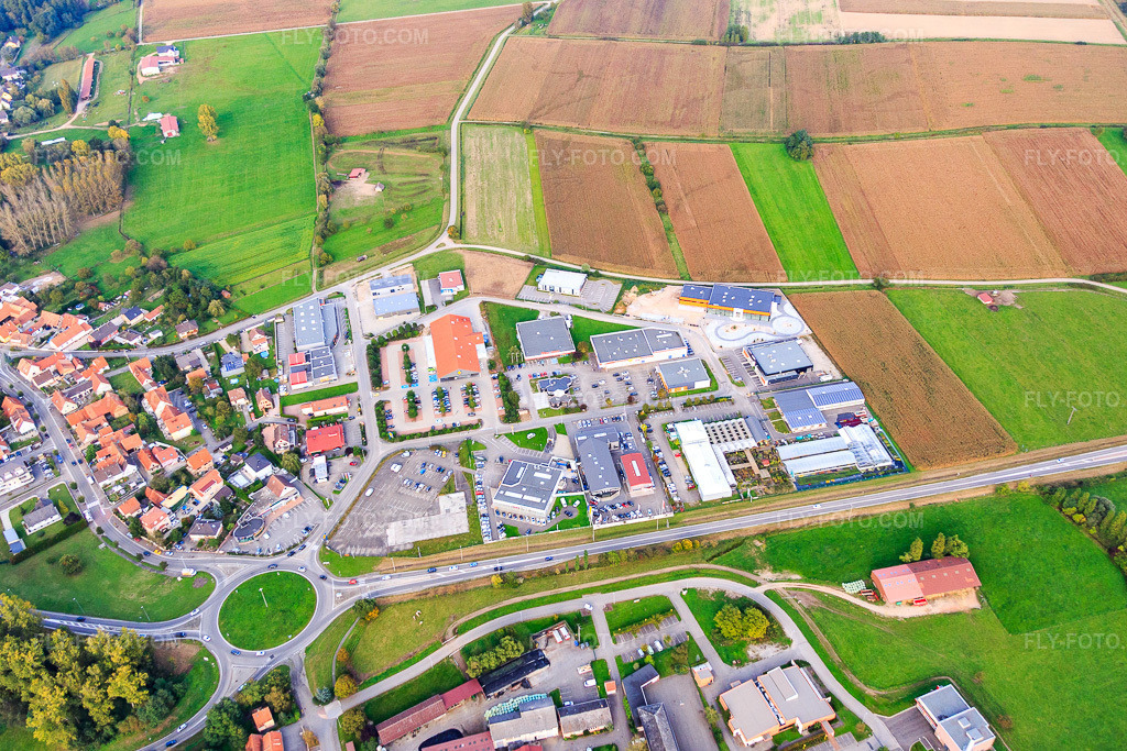 Aerial view: Commercial area zone de la Werb with CAR-BOX Automobiles - Renault Concessionaire and TBV Automobiles in Oberhoffen-sur-Moder in the state Bas-Rhin, France. – Photo: IMG_074310.jpg taken on 10/04/2014 by Werner Riehm/FLY-FOTO.com – Resolution of the original: 5199 x 3466 px – CAR BOX concessionnaire automobiles - Renault & Dacia – Le leader Grand Est dans la vente de voitures d’occasion | TBV Automobiles