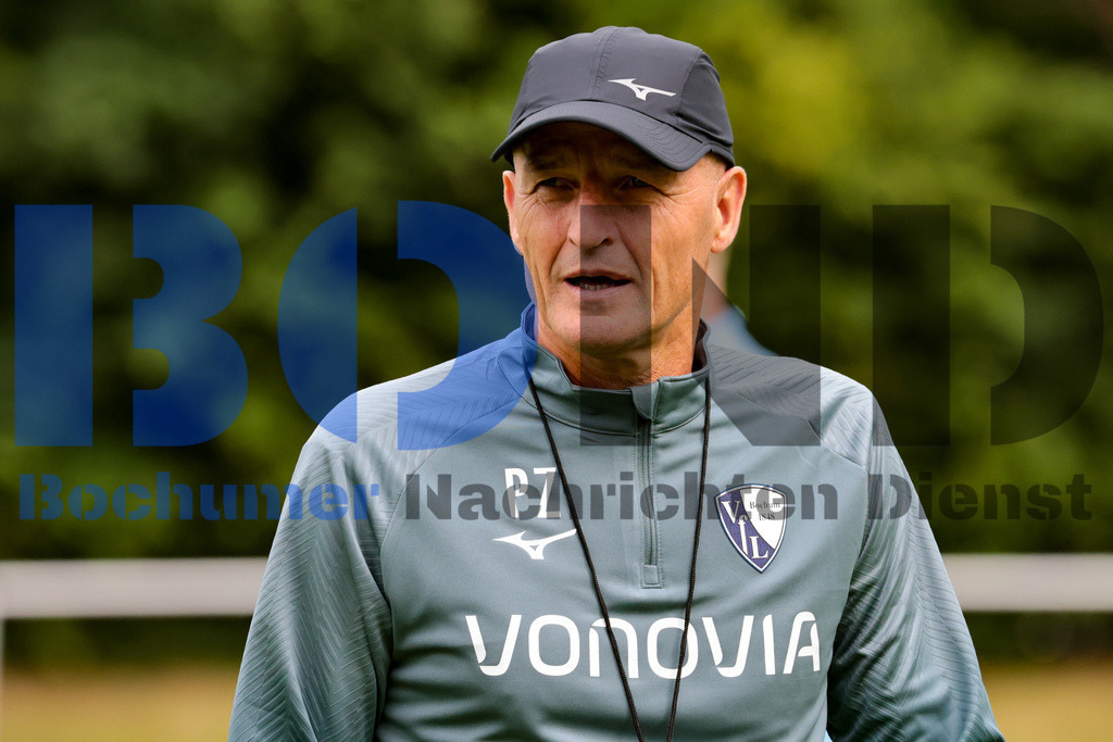 1. Fussball Bundesliga:  Trainingsauftakt VfL Bochum 1848 {date} -  | {headline}(Foto: Sebastian Sendlak / BOND)DFL regulations prohibit any use of photographs as image sequences and/or quasi-videos. - Realisiert mit Pictrs.com