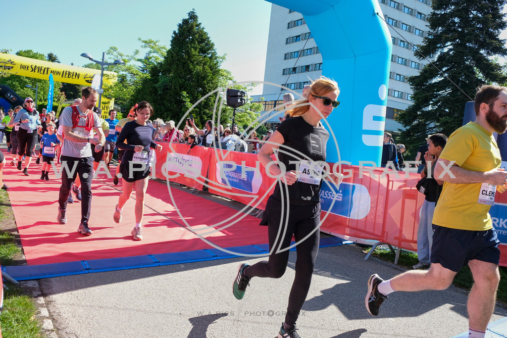 ..... | LINZ,AUSTRIA,27.April 24, Int. 3 Brückenlauf Linz  , Image shows: Photo: WAPICS / Michael ring