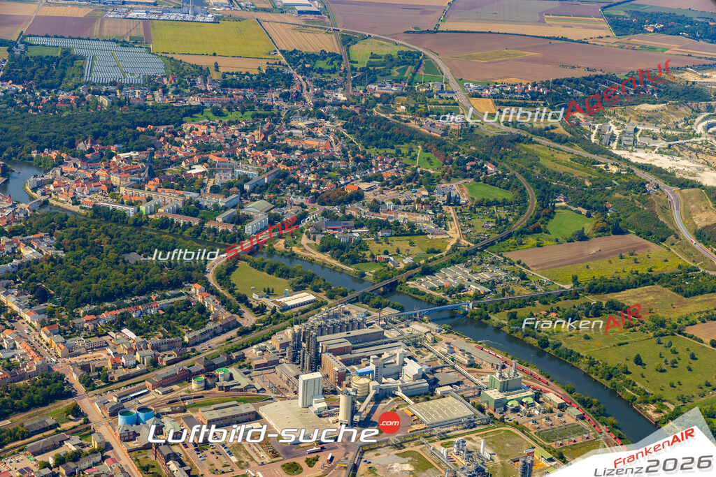 Schrägluftbild  Bergstadt  Bernburg - Das Luftbild wurde 2025 vom UL-Flugzeug heraus erstellt (ohne Drohne- keine Drohnenaufnahme ) - Hochauflösende Luftaufnahme -Nicht vergleichbar mit Google Maps oder Satelittenbilder- Die Geschenkidee !Mit Lizenz und Bildrechte bestellbar