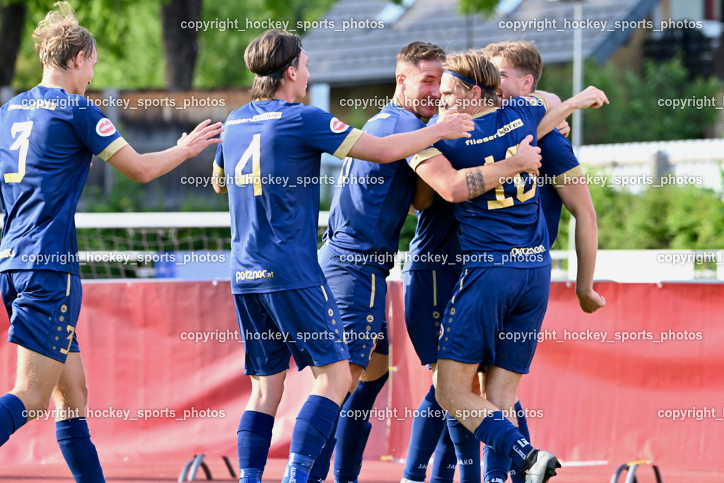 ATUS Velden vs. GAK | Jubel ATUS Velden Mannschaft, #18 Nicolas Manuel Modritz ATUS Velden, #4 Ryan Taylor Thomas Lee Colvin ATUS Velden, #8 Fabian Kopeinig ATUS Velden, #10 Lukas Lausegger ATUS Velden, #3 Marlon Louis Winter ATUS Velden, ATUS Velden vs. GAK, ATUS Velden vs. GAK am 26.07.2024 in Villach (Stadion Lind), Austria, (Photo by Bernd Stefan)