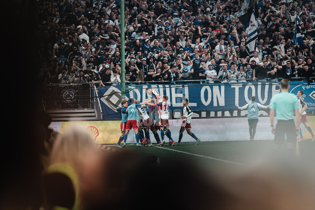 Fußball | Männer | Saison 2023/2024 | 2. Fußball-Bundesliga | 32. Spieltag | Hamburger SV vs. FC St. Pauli  | 03.05.2024 | HSV feiert das Tor von Robert Glatzel (#9, HSV)