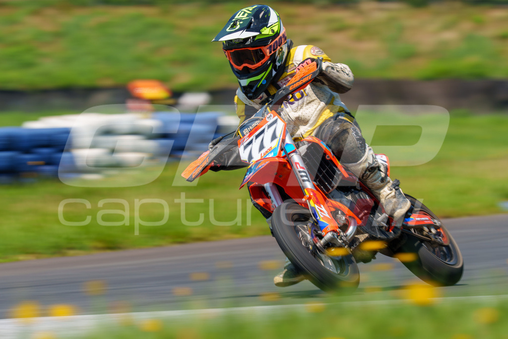 G-Cup + Supermoto Staatsmeisterschaft + Hungarian Supermoto Championship | GRIPcapture steht für authentische Sportfotografie in Österreich – für Momente, die mehr sind als Geschwindigkeit oder Ergebnis. Es geht um Emotion, Spannung, Fokus und den Augenblick, der oft nur einen Wimpernschlag dauert.Ob Motorsport, Teamsport oder 