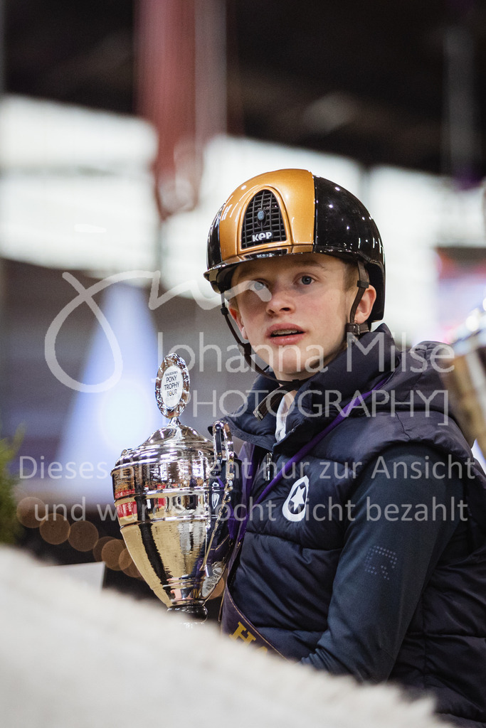 221127_Winterfestival_L-Spr_HPTTY-315 | Deine schönsten Turniermomente als professionelle Fotos! Entdecke hochwertige Pferdesport-Fotografie im Online-Shop. Jetzt Fotos finden & bestellen!