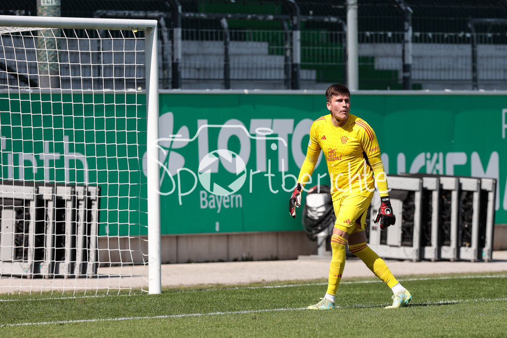SpVgg Greuther Fürth II - FC Bayern Amateure | im Bild Manuel KAINZ (FCB #23) in Aktion / Freisteller / Einzelfoto