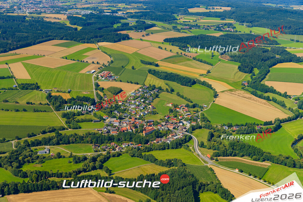 Schrägluftbild  Burgtreswitz  Moosbach - Das Luftbild wurde 2025 vom UL-Flugzeug heraus erstellt ( keine Drohne ) - Hochauflösende Luftaufnahme -Nicht vergleichbar mit Google Maps oder Satelittenbilder- Die Geschenkidee !Mit Lizenz und Bildrechte bestellbar