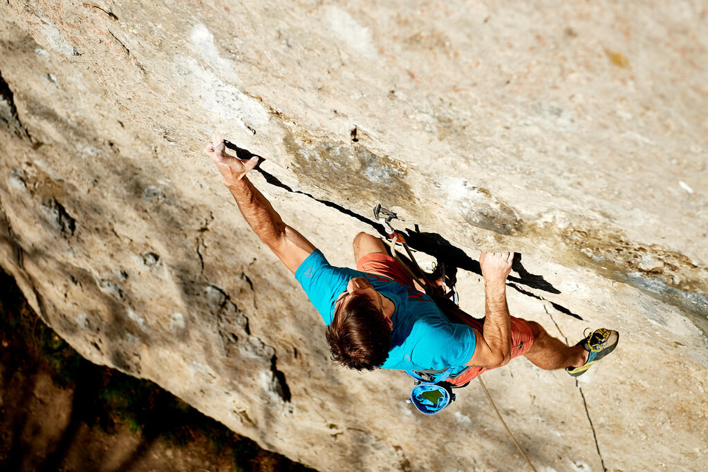 CS-190421-0062-2 | Stefan klettert Kyrill (9-/9) an der Roten Wand im Kleinziegenfelder Tal