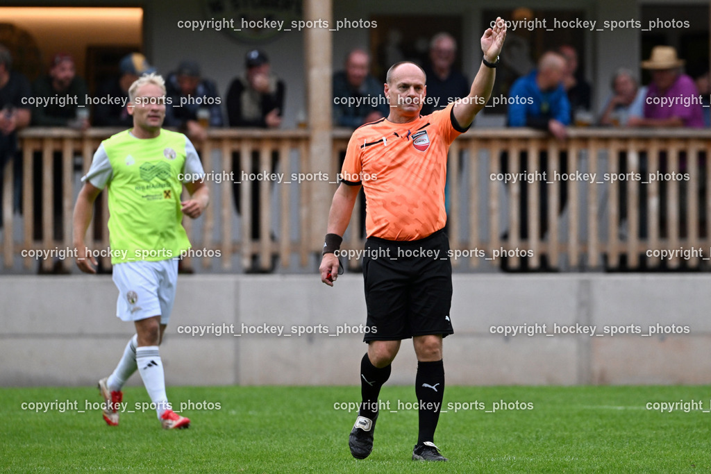 WSG Radenthein vs. SV Rapid Lienz | Michael Moser Referee, #17 Manuel Josef Ambrosch WSG Radenthein, WSG Radenthein vs. SV Rapid Lienz, WSG Radenthein vs. SV Rapid Lienz am 30.08.2025 in Radenthein (Sportplatz Radenthein), Austria, (Photo by Bernd Stefan)