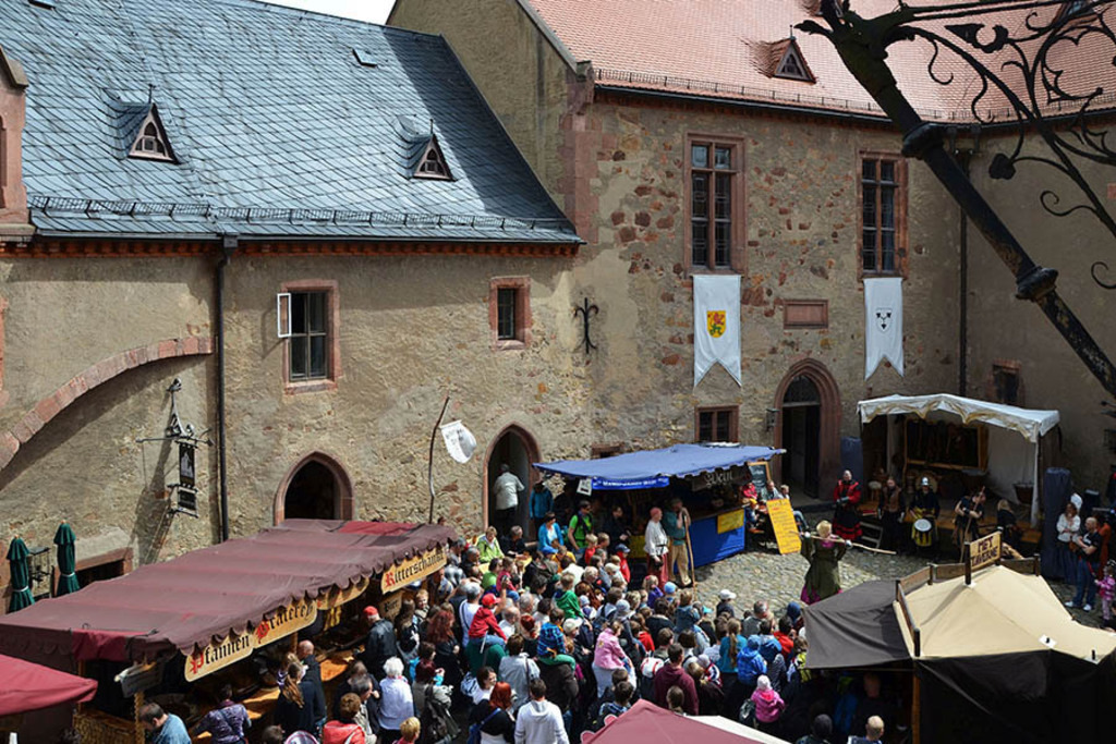 Kriebstein - Burg Kriebstein - Mittelalterliches Burgfest | Entdecke über 20 Kategorien Leipzig-Motive: Foto-Downloads, hochwertige Poster, Leinwand- & Fine-Art-Prints. Jetzt Lieblingsfoto im Bildlexikon Leipzig Shop bestellen!