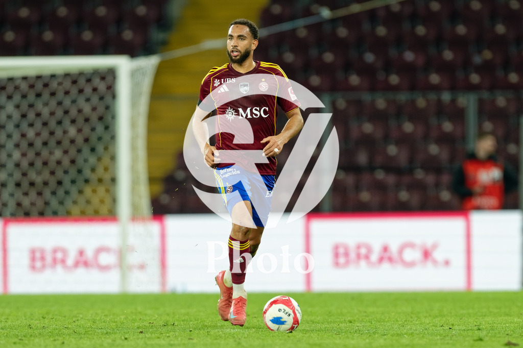 Brack Super League - Servette FC v FC Lausanne-Sport | Anthony Baron (6 Servette FC) in action (close up)  during the Brack Super League match between Servette FC and FC Lausanne-Sport at Stade de Geneve in Geneva, Switzerland