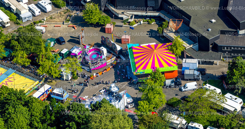 Witten240506878 | Luftbild, Himmelfahrtskirmes auf der Berger Straße am Saalbau Witten, Karussell und Verkaufsstände, Witten, Ruhrgebiet, Nordrhein-Westfalen, Deutschland