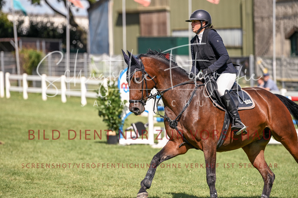 Schugtsche-Düren.2024-09.Springprf.L-56 | Schugtsche Fotografie - Realisiert mit Pictrs.com