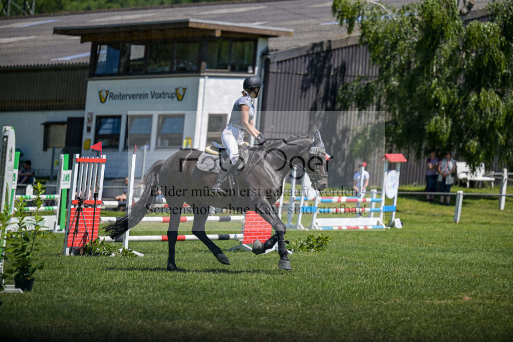 Reitturnier Voxtrup | Entdecke hochwertige Reitturnierfotos von Foto Oger. Professionell, emotional und authentisch – jetzt Lieblingsmomente im Shop bestellen.Deutschlandweite Turnierfotografie. - Realisiert mit Pictrs.com