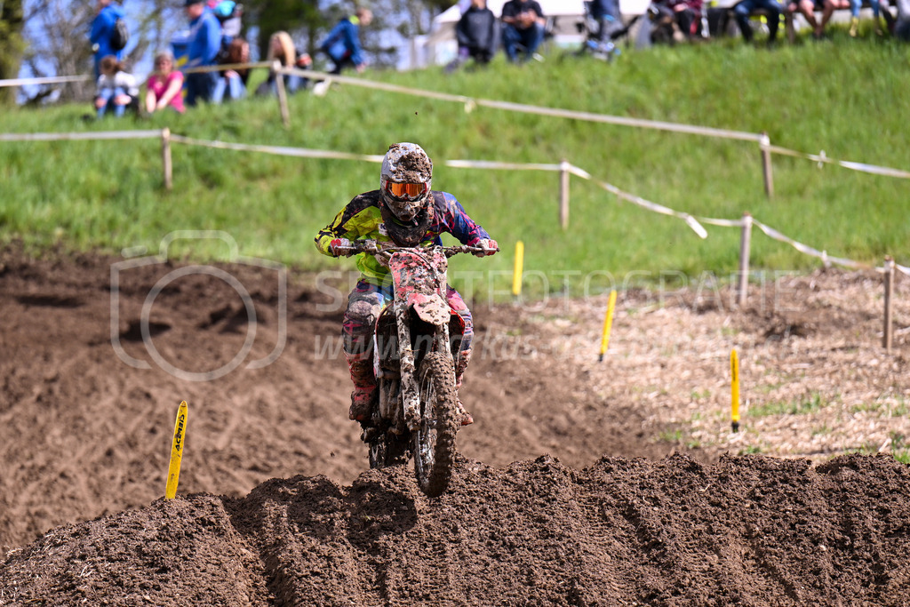 Motocross Schlatt bei Winterthur - 29. April 2023 | #122 Balsiger Ramon aus Neuhaus (CH) auf Honda in der Kategorie MX2 am Motocross Schlatt bei Winterthur, 29. April 2023.
Instagram: @mx_schlatt | @mc_wila | @sam_schweiz
Bild: Sportfotografie Markus Aeschimann | www.markus-aeschimann.ch - Realisiert mit Pictrs.com