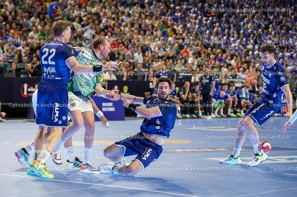 xSSCx18042601014 | 18.04.2026, xsscx, Handball, DHB-Pokal Lidl Final4, TBV Lemgo-Lippe - Füchse Berlin, Saison 2025 / 2026 Herren, Lanxess Arena: Tim Suton (TBV Lemgo Lippe #23) verliert den Ball Photo: xSandraxScherningxPressefotoKochx