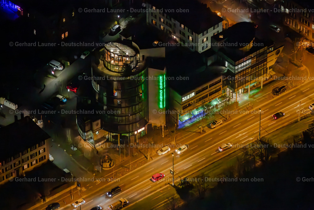 3906137 | Euro Center, Würzburg, moderner Gebäudekomplex im Stadtbezirk Zellerau, Nachtaufnahme