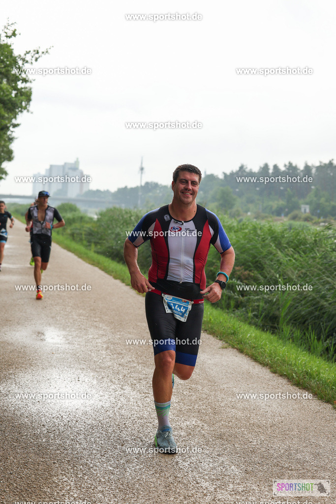 LUR_1107 | 34. M-net Erlanger Triathlon 2025 #erlangertriathlon  #mnettriathlon2025 #mnettriathlon #team #olympischedistanz #mitteldistanz #triathlon #maindonaukanal  #erlangertriathlon2025 #yourpictrs #tv1848 #tv1848erlangen  #triathlonbayern #sportinerlangen #demsportverbunden #sportshot_your_pictrs Copyright: www.sportshot.de