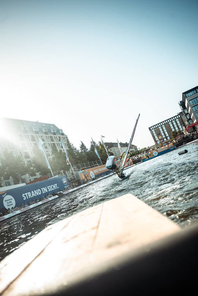 Kieler WOCHE Tow In Windsurf - @danielpankoke dpmedia (58 von 158) | dp-photography - Realisiert mit Pictrs.com