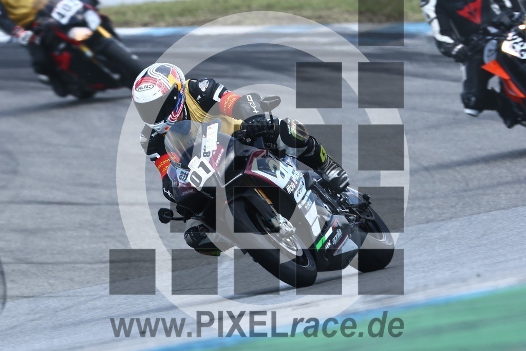 0001-20240624_01075 | Schöne Erinnerungen an spannende Momente - das festzuhalten ist unser Job. PIXELrace.de ist seit 2003 auf den Rennstrecken Europas unterwegs um die Action draußen beim Fahren und die wunderbare Stimmung imm Fahrerlager für euch einzufangen.