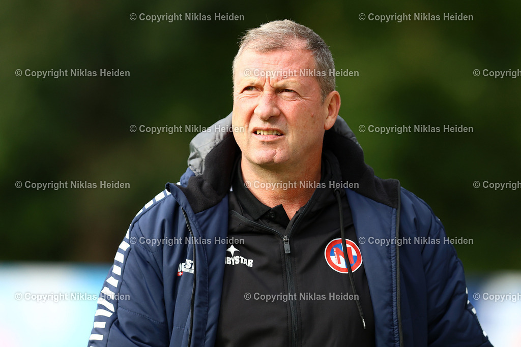 NH_FCEintrachtNorderstedt_BremerSV_RegionalligaNord_12102025 | Elard Ostermann (Trainer, FC Eintracht Norderstedt)Fußball I Herren I Regionalliga Nord I Saison 2025-2026 I 14. Spieltag I FC Eintracht Norderstedt - Bremer SV I 12.10.2025 I Edmund-Plambeck-Stadion
