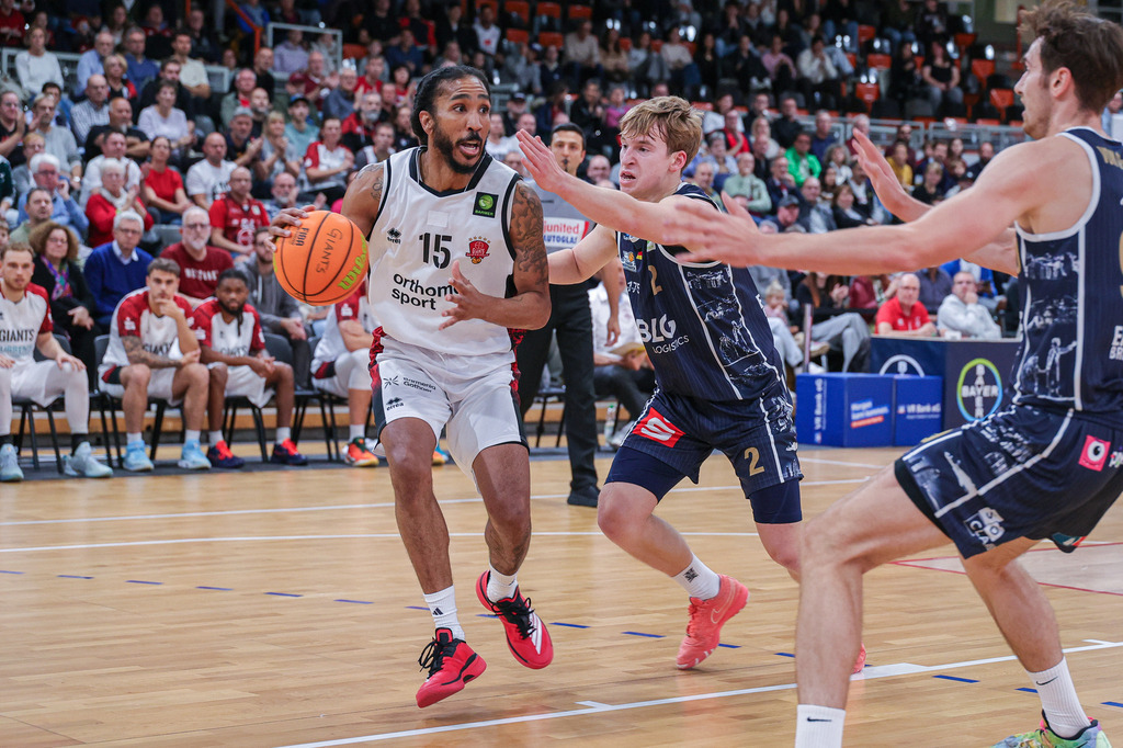 Pro A BAYER GIANTS vs Eisbären Bremerhaven-79 | Fotos von Basketballspielen aus dem Raum NRW fotografiert von Gero Mueller-Laschet und Daniel Schaefer - Realisiert mit Pictrs.com