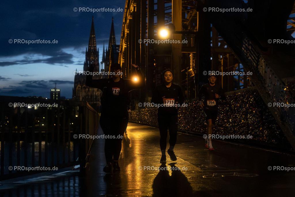 23. ASV Nachtlauf; Koeln, 13.05.26 | Impressionen vom 23. ASV Nachtlauf am 13.05.26 am Tanzbrunnen in Koeln. Foto: BEAUTIFUL SPORTS/Leah Kohring