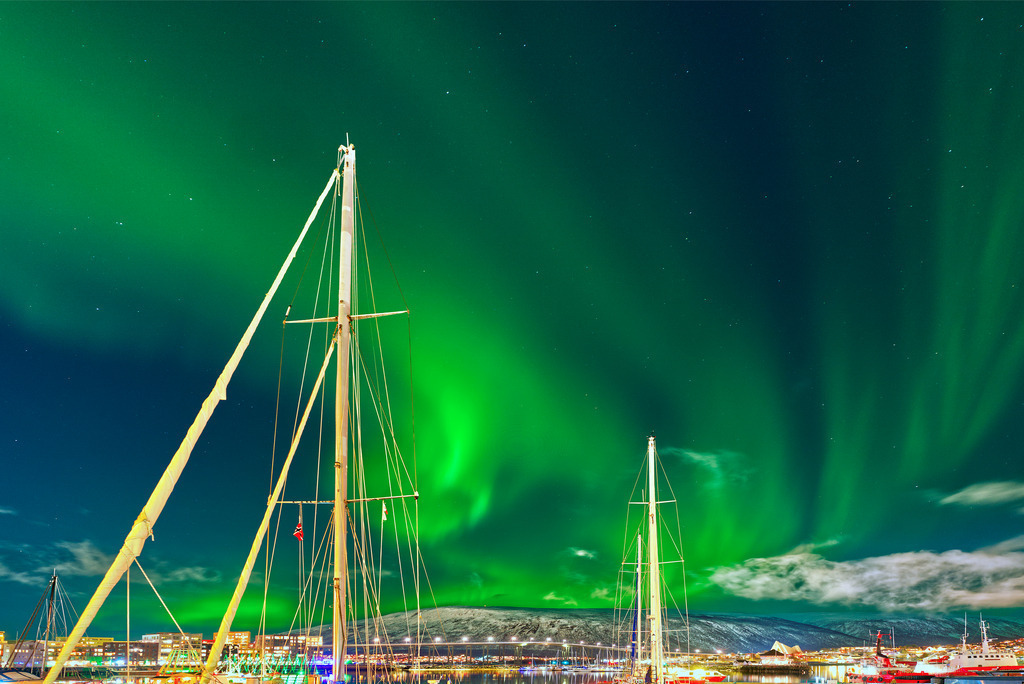 Polarlicht in Tromso, Norwegen | In diesem Shop werden vorwiegend künstlerisch hochstehende Aufnahmen aus dem Bereich der Naturfotografie zum Verkauf angeboten. - In this store mainly artistic high quality shots from the field of nature photography are offered for sale. - Realisiert mit Pictrs.com