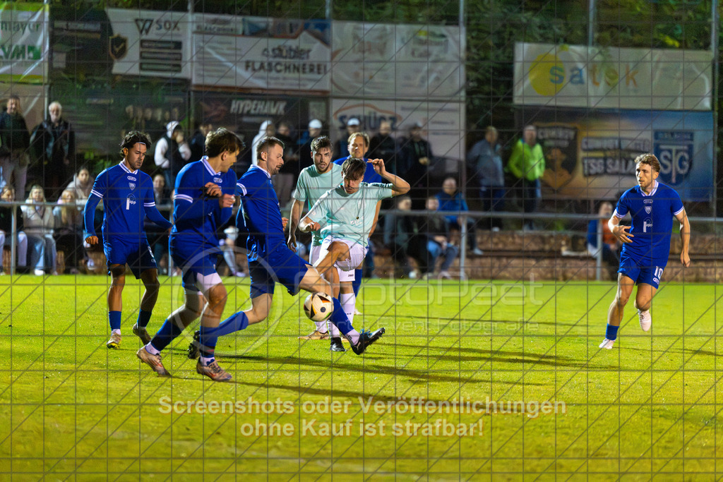 20261015_204049_0204_(c)_by_PhotoPeet | #,TSG Salach (türkis) vs. VfB Neuffen (blau), Fußball, Bezirksliga - Bezirk Neckar/Fils, 08. Spieltag, Saison 2026/2027, Rasensportplatz, Staufenecker Straße, 73084 Salach, 15.10.2026 - 19:30 Uhr,Foto: PhotoPeet / Sport- &amp; Eventfotografie / Peter Harich