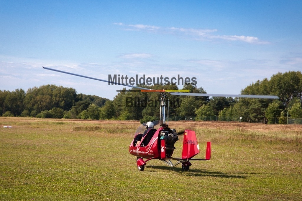 Gyrokopter_7105 | Der Pilot in seinem Tragschrauber, auch Gyrokopter genannt - Realisiert mit Pictrs.com