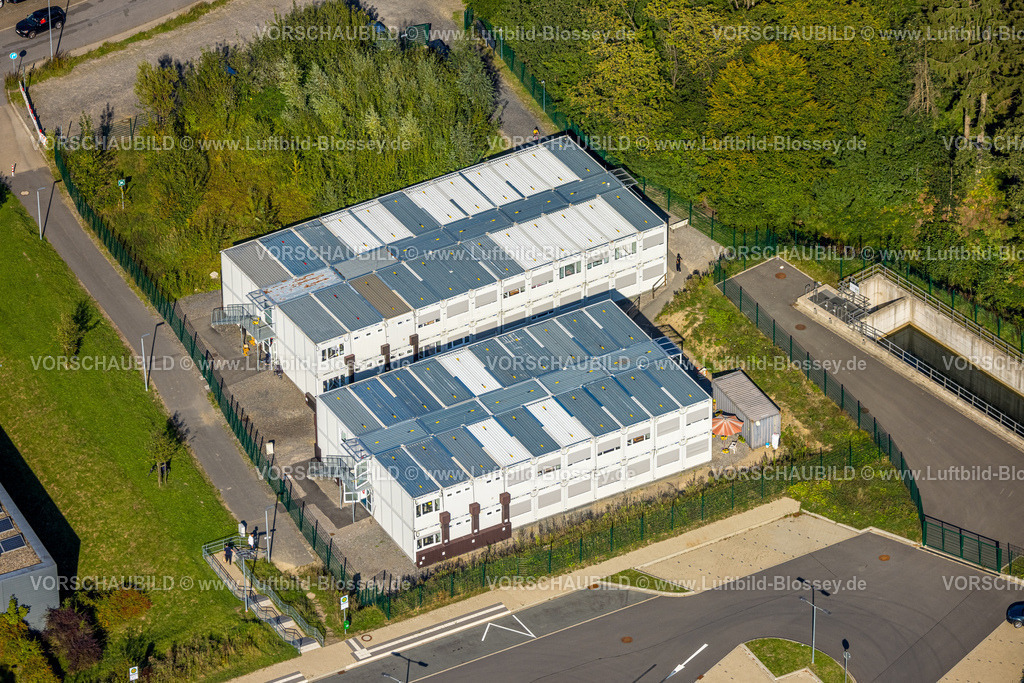 Sprockhoevel240810969 | Luftbild, Containerdorf neben der Mathilde-Anneke-Schule an der Glückauf-Allee, Niedersprockhövel, Sprockhövel, Ruhrgebiet, Nordrhein-Westfalen, Deutschland