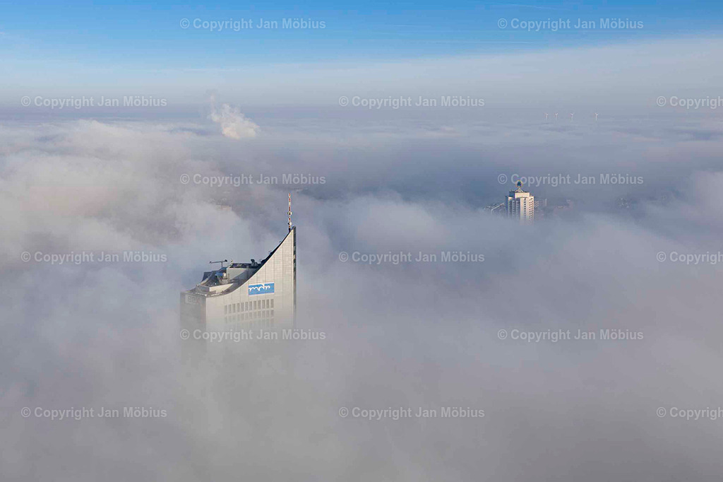 Leipzig von oben | Die Leipzig Skyline von oben ist ein echtes Highlight für Fotofans, Städtereisende und alle, die Leipzigs Kontraste zwischen Historie und Moderne schätzen – von City-Hochhäusern über Uni-Riese bis Völkerschlachtdenkmal und jede Menge Grün drumherum. - Realisiert mit Pictrs.com