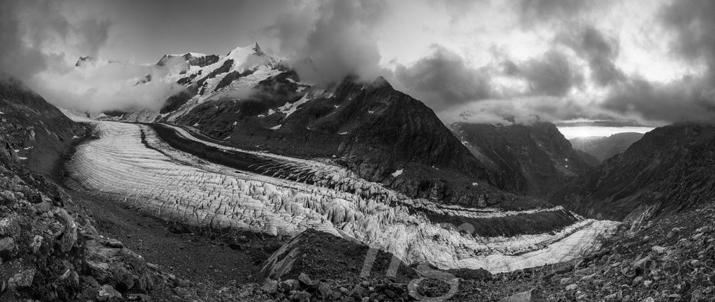 20230722-Schreckhornhütte-0753-Pano | Die ideale Geschenkidee für Naturliebhaber. Naturbilder von Marcel Gross Photography für ihr Zuhause in den verschiedensten Formaten und Materialien. - Realisiert mit Pictrs.com