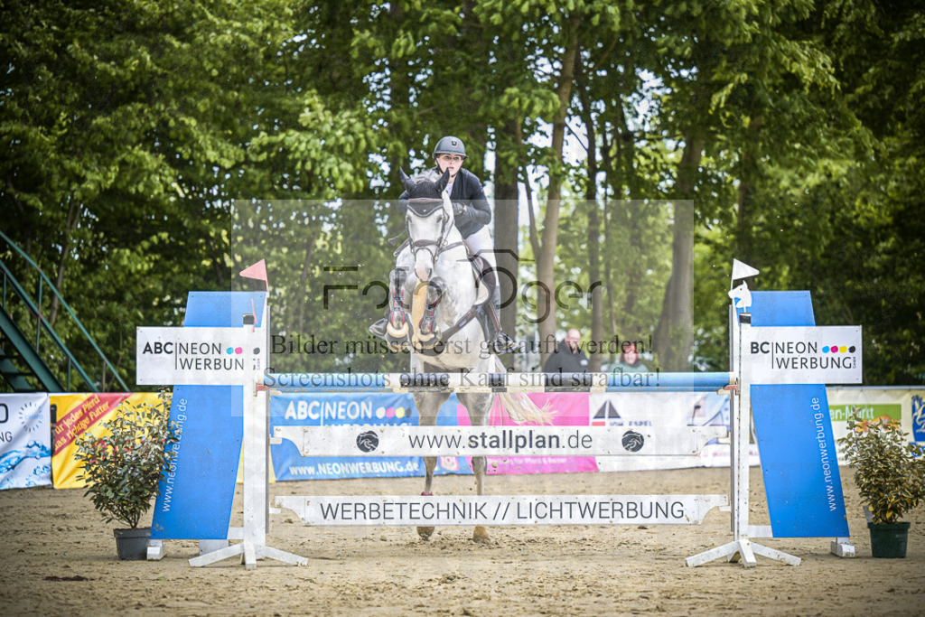 DOS_9808 | Entdecke hochwertige Reitturnierfotos von Foto Oger. Professionell, emotional und authentisch – jetzt Lieblingsmomente im Shop bestellen.Deutschlandweite Turnierfotografie. - Realisiert mit Pictrs.com