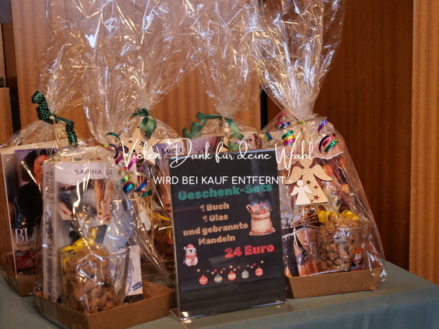 P1405611 | Fotografie für »mehr« Persönlichkeit ... von Anfang an - authentisch natürlich emotional - Geburt, Kinder und Familie, Entrepreneure, Kreative, Kamera-Scheue, Interessierte. Mit Empathie und ohne Posen erstelle ich Bilder mit "Wieder-Erkennungs-Gefühl".