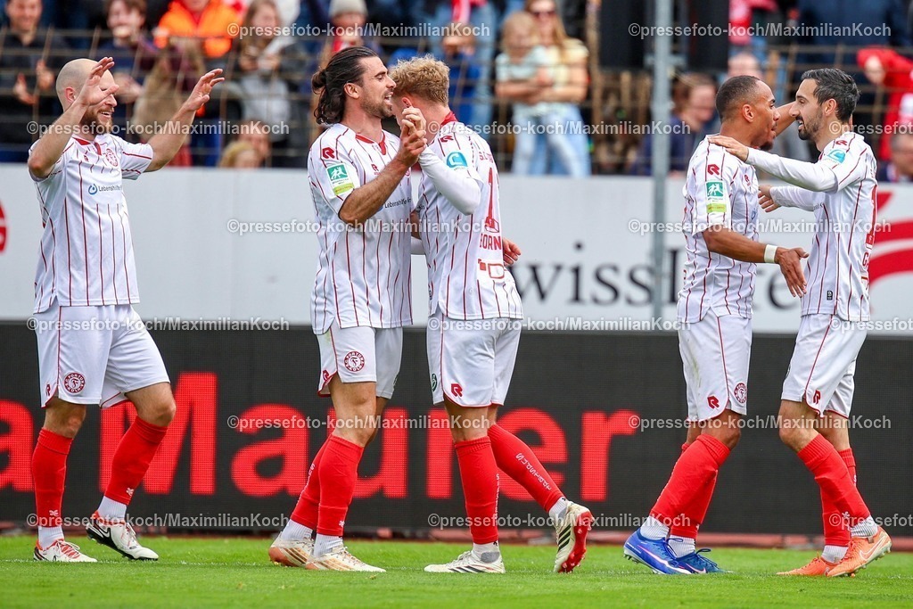 xsefx12042601019 | 12.04.2026, xsefx, Fußball, Regionalliga West, SC Fortuna Köln - FC Schalke 04 II (U23), 29. Spieltag, Südstadion Köln, Saison 2025 2026: Torjubel Jubel nach dem Tor von Timo Bornemann. DFB regulations prohibit any use of photographs as image sequences and or quasi-video. Photo: xSabinexEffgenxPressefotoKochx