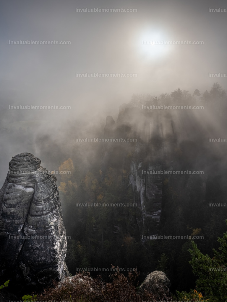 Bastei zur goldenen Stunde | invaluablemoments.com - Realisiert mit Pictrs.com