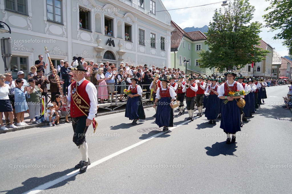 20b-WEISSENBACH-Bundesmusikfest-2023-Juni16-Reutte-DSC06607 | Info aus dem Bezirk Reutte/Ausserfern Tirol sowie eine umfangreiche Bilddatenbank über die gesamte Region: Lechtal, Talkessel Reutte, Tannheimertal, Zwischentoren. Lech, Plansee, Zugspitze, Grenztunnel, B179, Fernpassstraße, Verkehr, Lawinen, Tradition, - Realisiert mit Pictrs.com